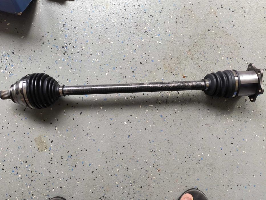 Нова предна дясна полуоска 10-13 Audi A3 и 10-14 Golf Diesel Внос САЩ