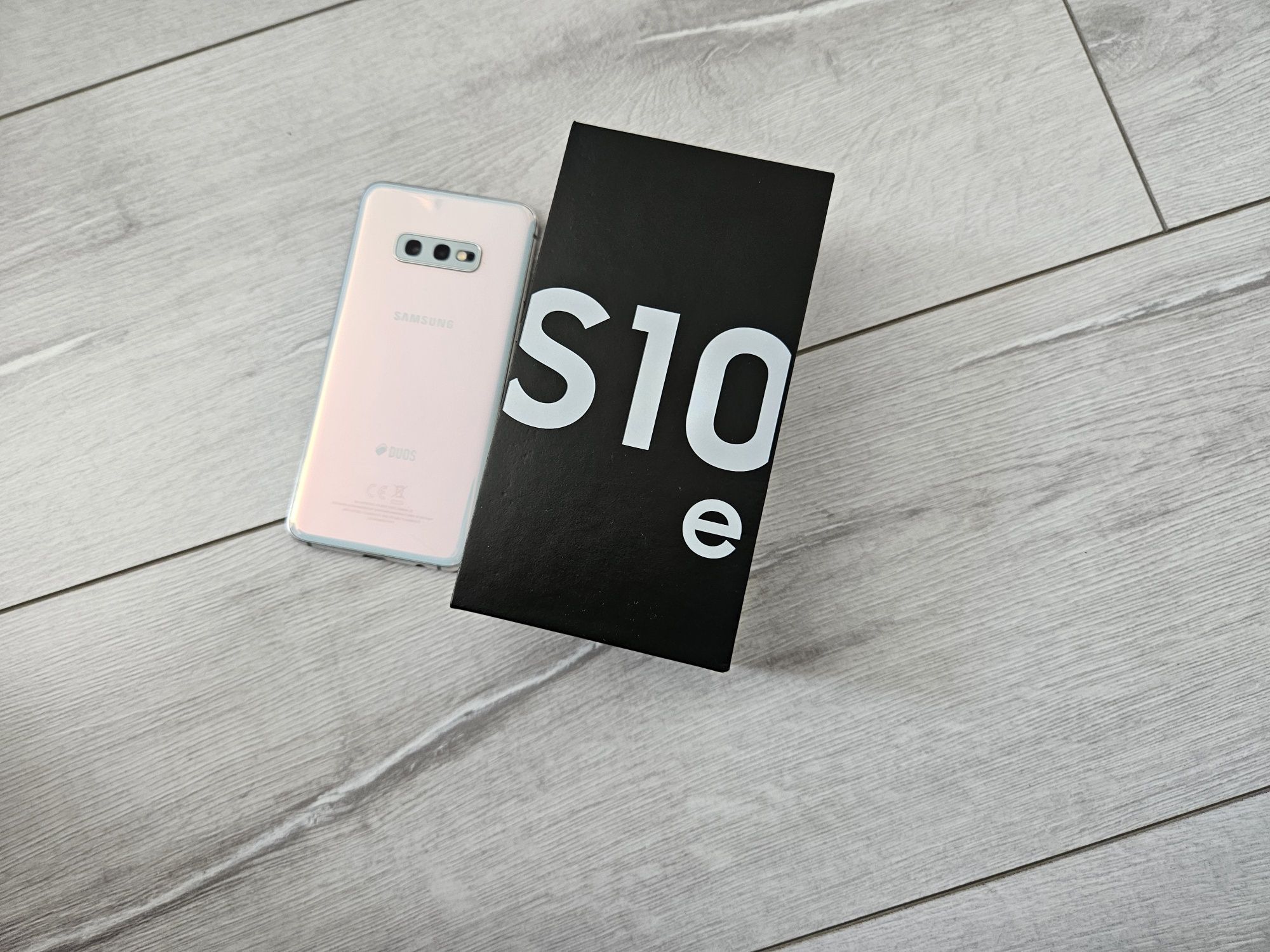 Samsung Galaxy S10e Prism white,Dual sim,128 GB + 15 бр. кейсове