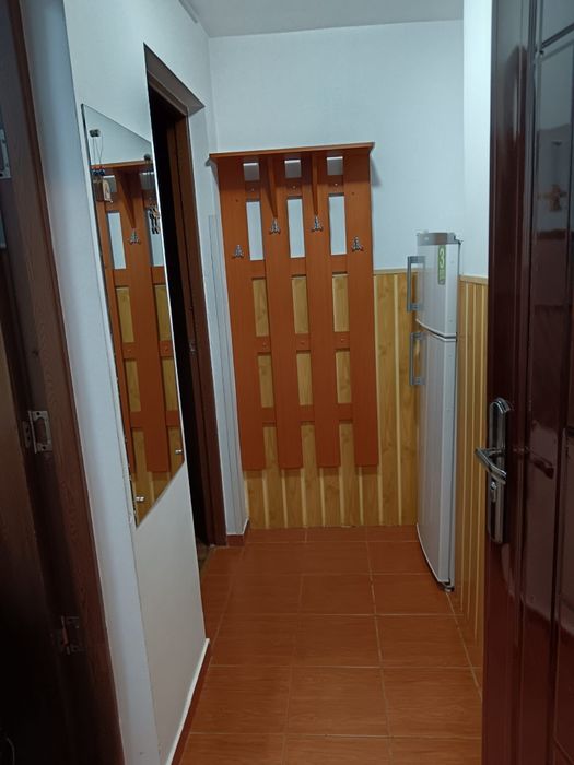 Închiriez apartament cu doua camere