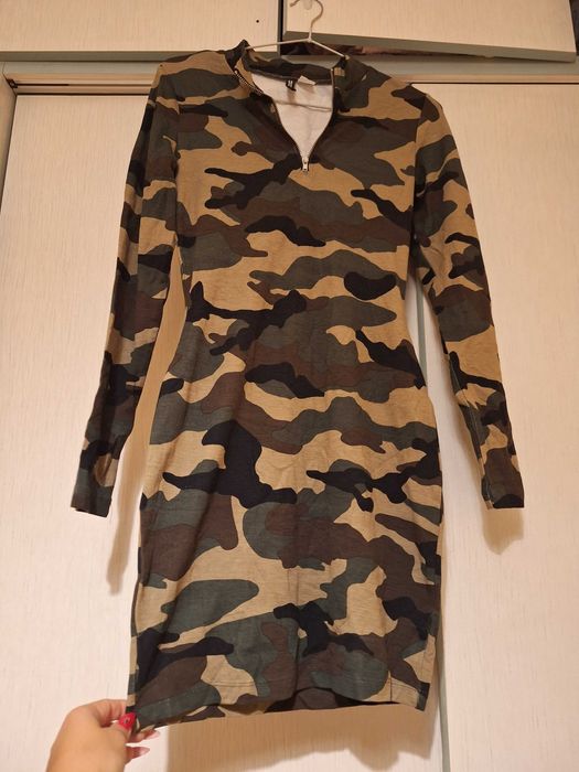 Камофлажна рокля H&M