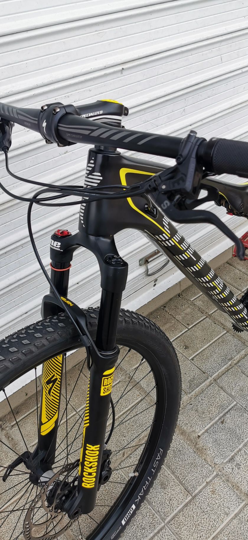 Карбонов велосипед 29 цола Specialized колело