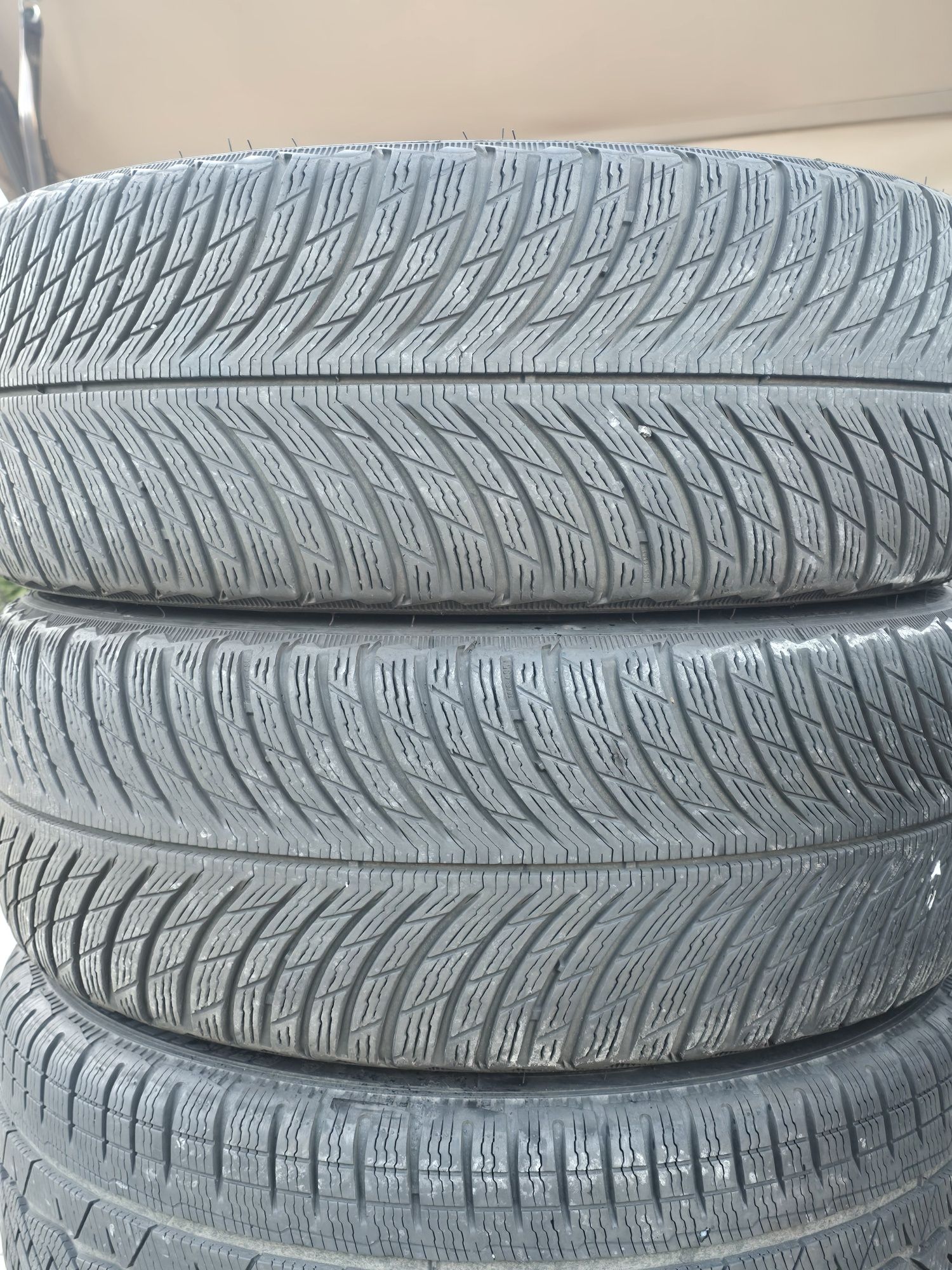 4 Броя 225/40/18 Michelin 2x6,5mm 2x5,8mm