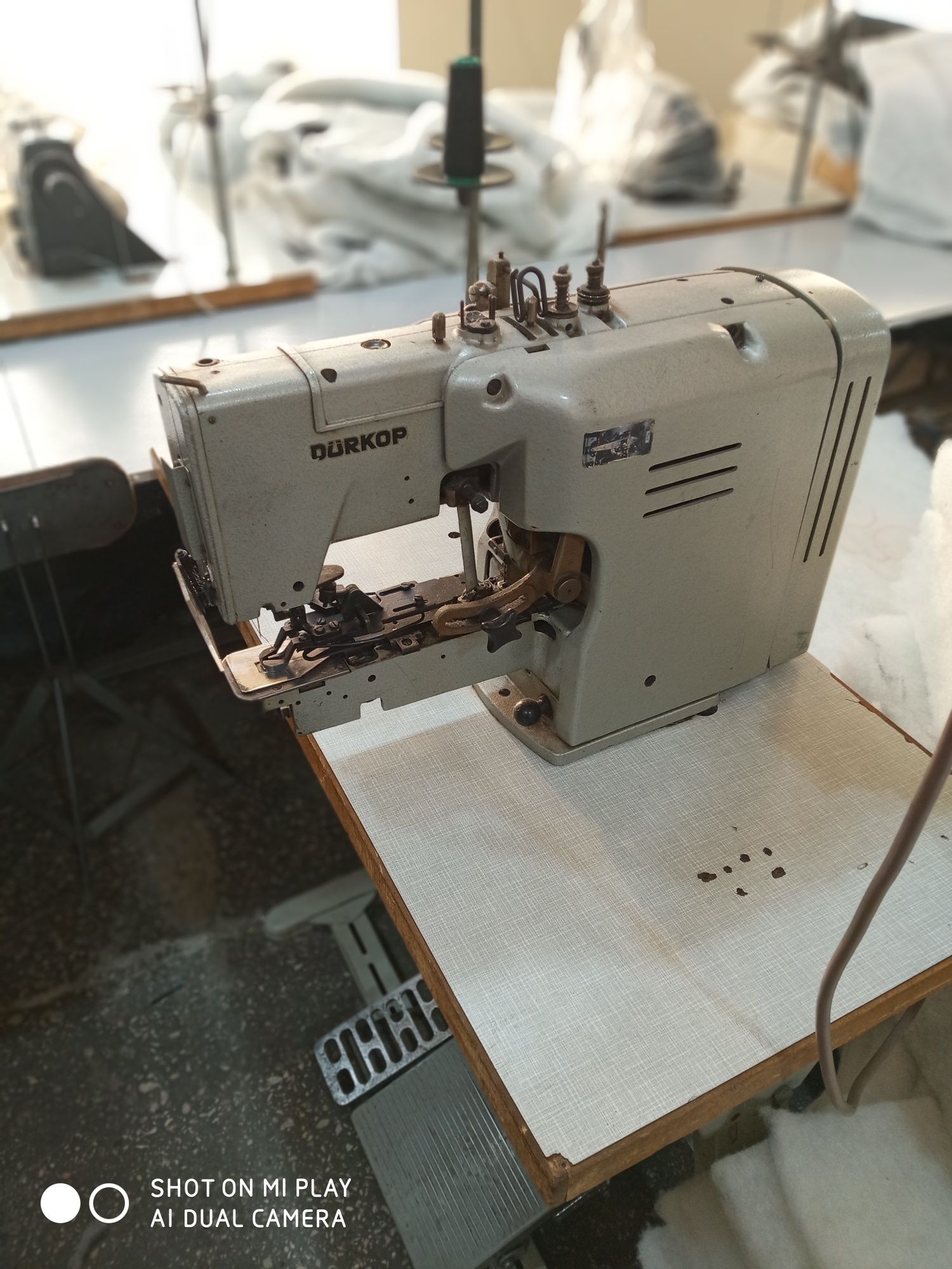 Швейная машина для пришивки пуговиц