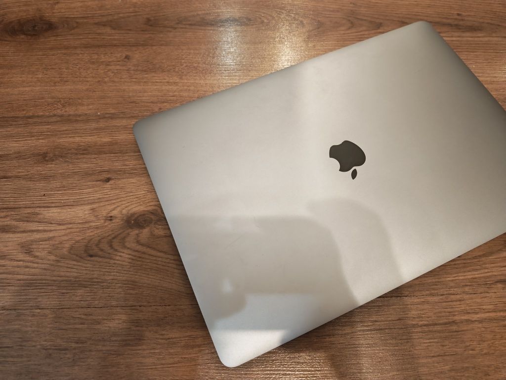 Macbook Pro 15" 32 GB RAM 1TB SSD Touchbar