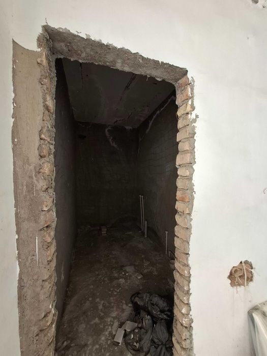 100 m² li kvartira sotiladi.