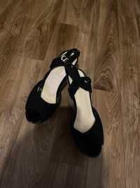 Замшевые чёрныые туфли,на платформе,размер 37