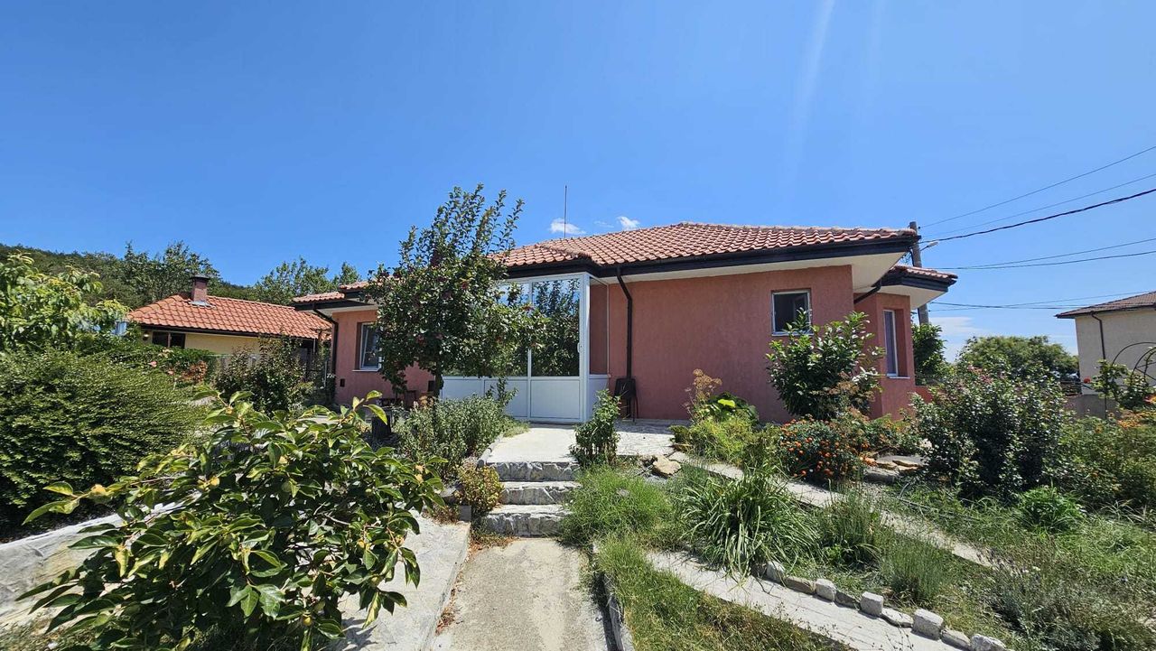 Продава се Къща в с. Кошарица, Област Бургас - 160 кв.м за 1688 €/кв.м - Снимка #2