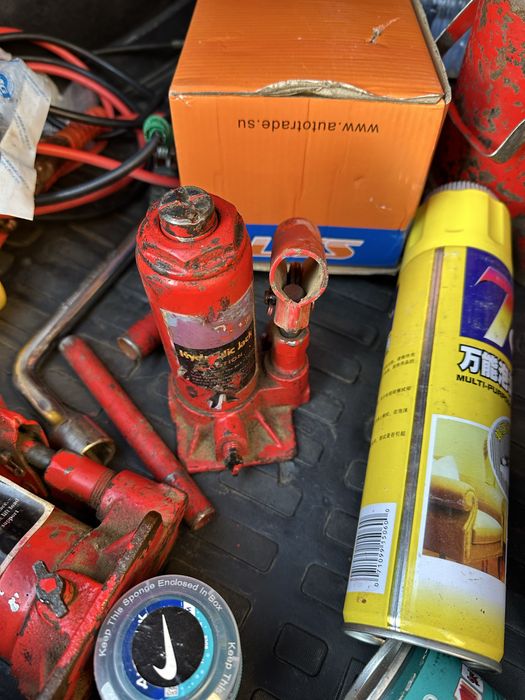 Продам домкрат и шторки