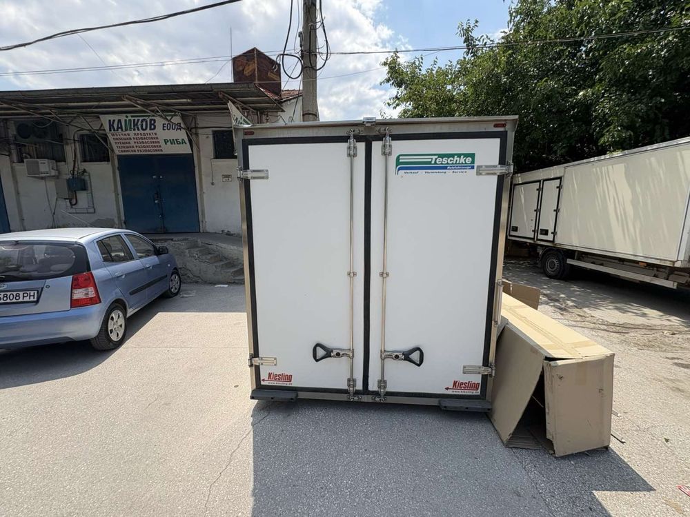 Продавам хладилен фургон за бус