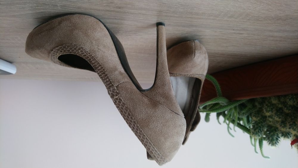 Дамски обувки високи