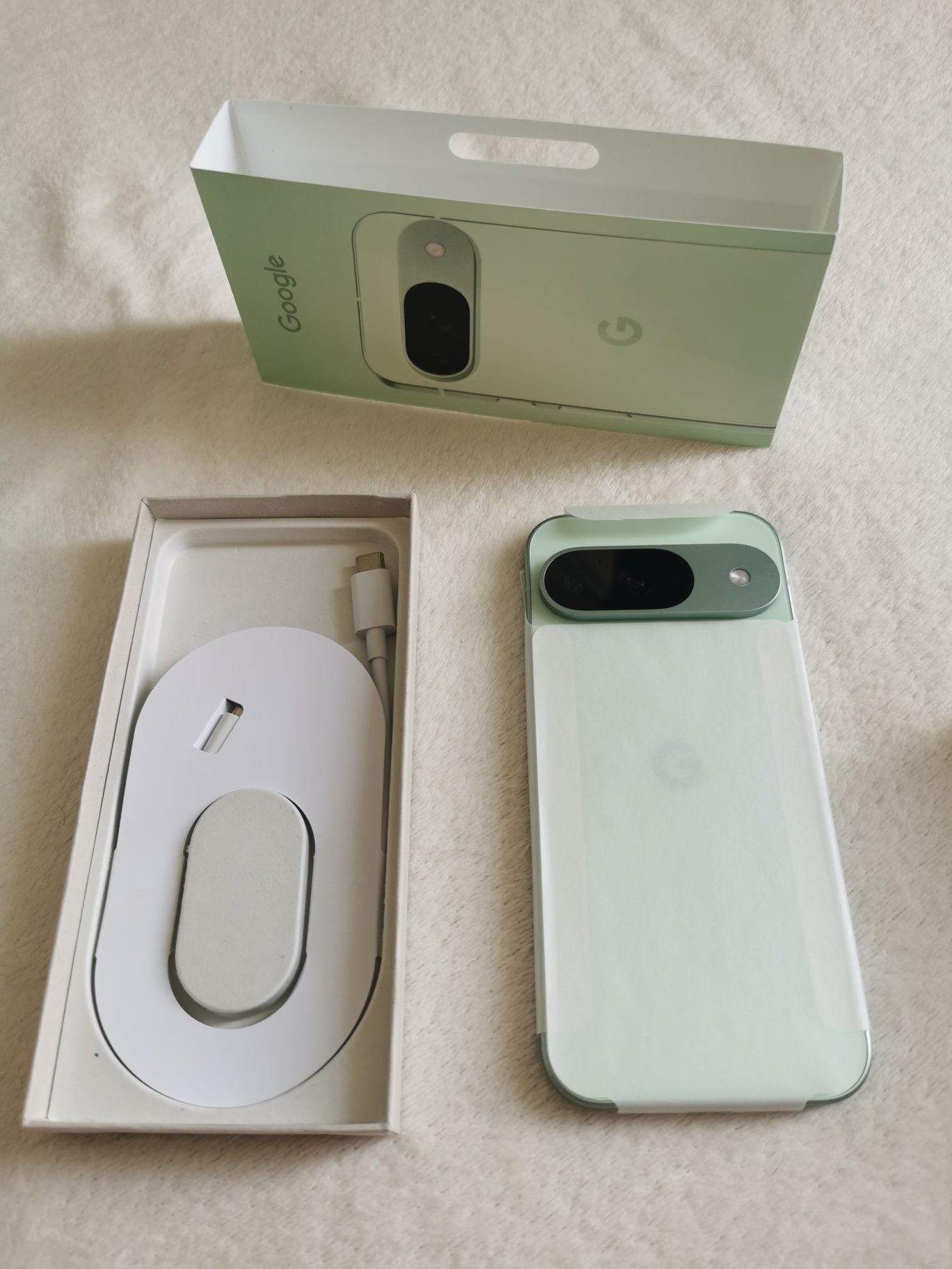 Pixel 9 whitegreen