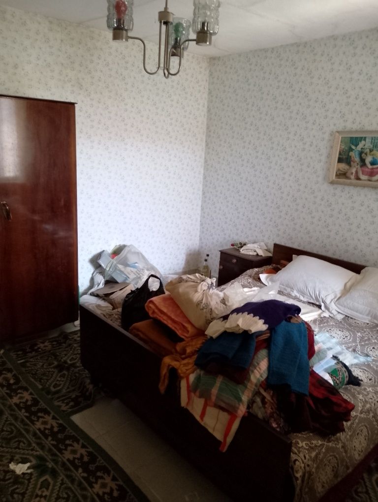 Продавам къща с двор
