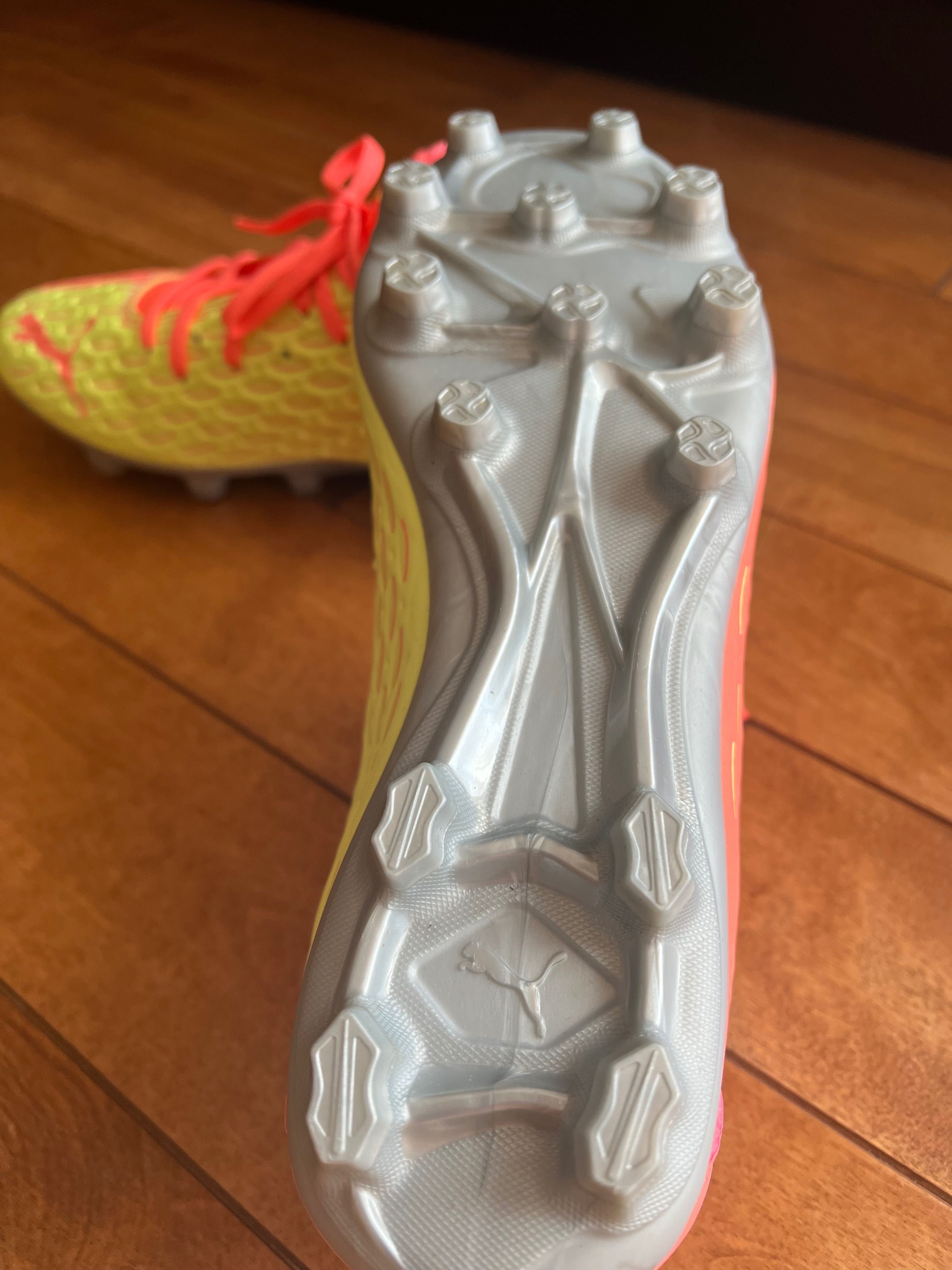 бутонки за тревен терен на Puma