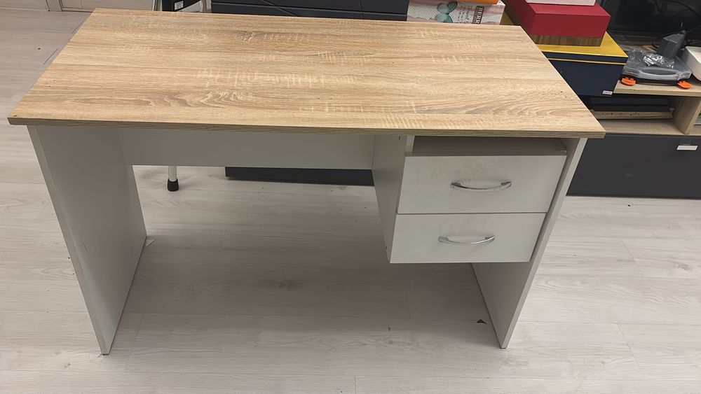 Стол офисный или школьный парта