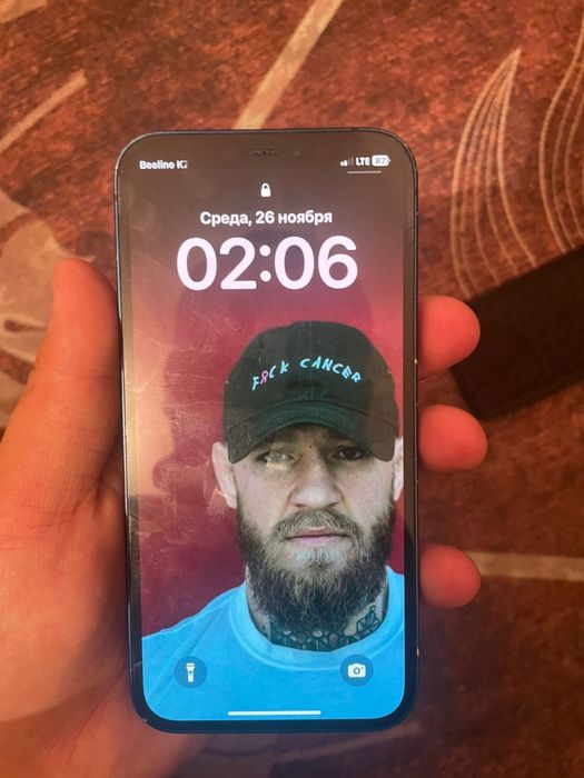 Айфон 12 64ГБ.