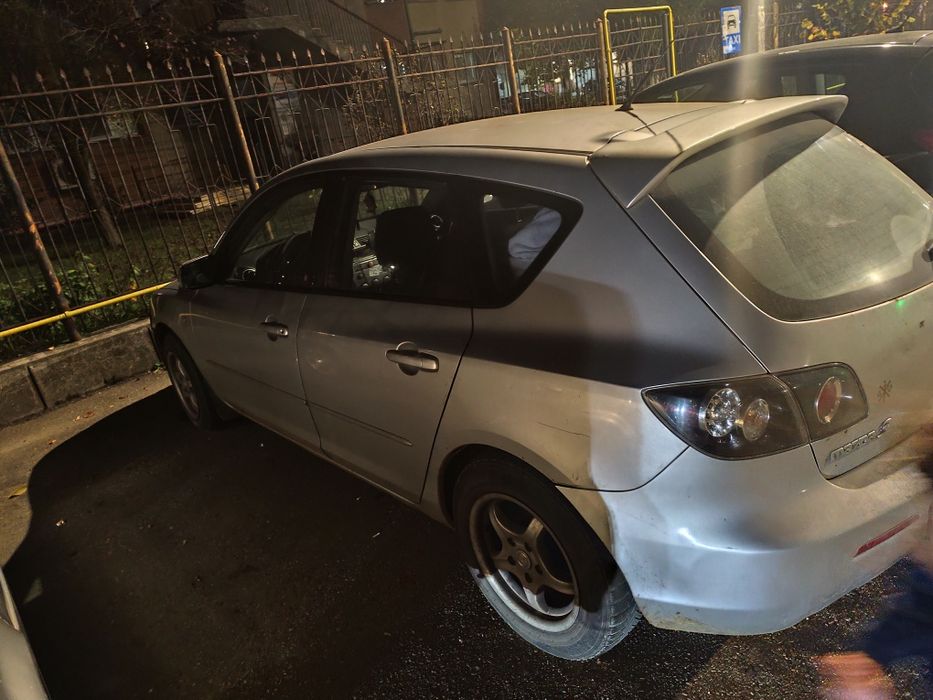 Vând Mazda 3 întreaga sau dezmembrez