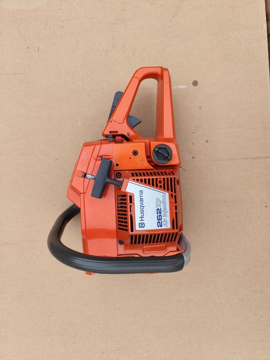 Husqvarna 262 xp ( Legenda ) anunț valabil numai pt colecționari .