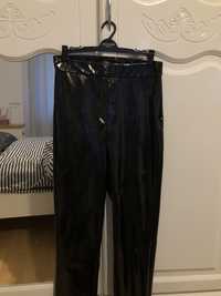 Pantaloni Zara femei, (latex) marimea xs