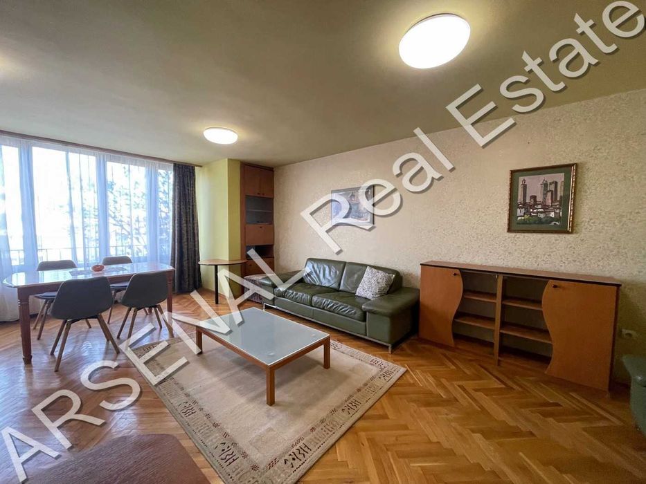 Тристаен апартамент под наем, Център