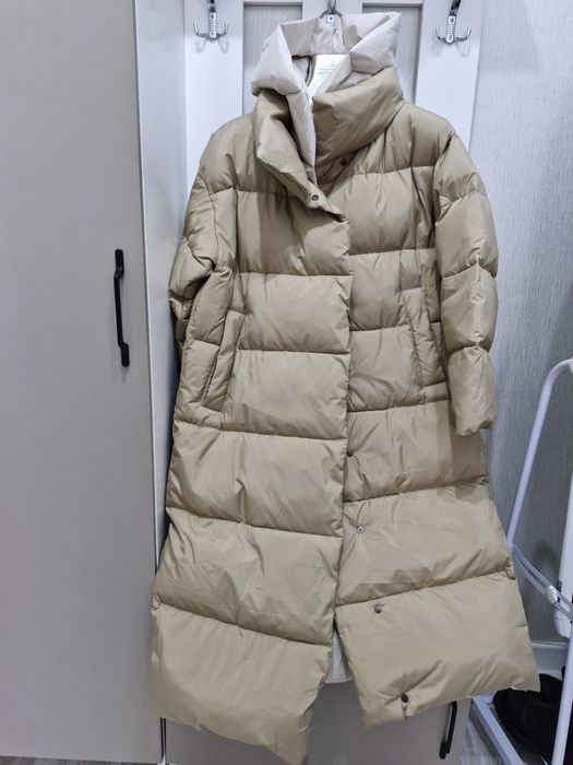 Зимний пуховик с капюшоном