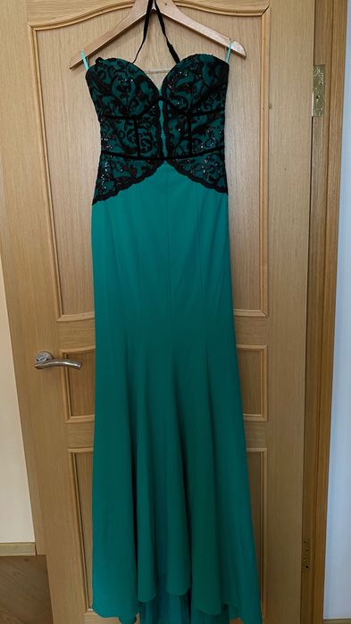 Эффектное вечернее  платье