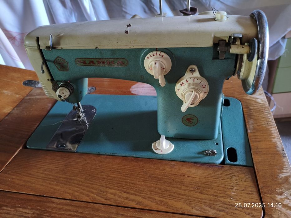 Швейная машинка ножная Чайка