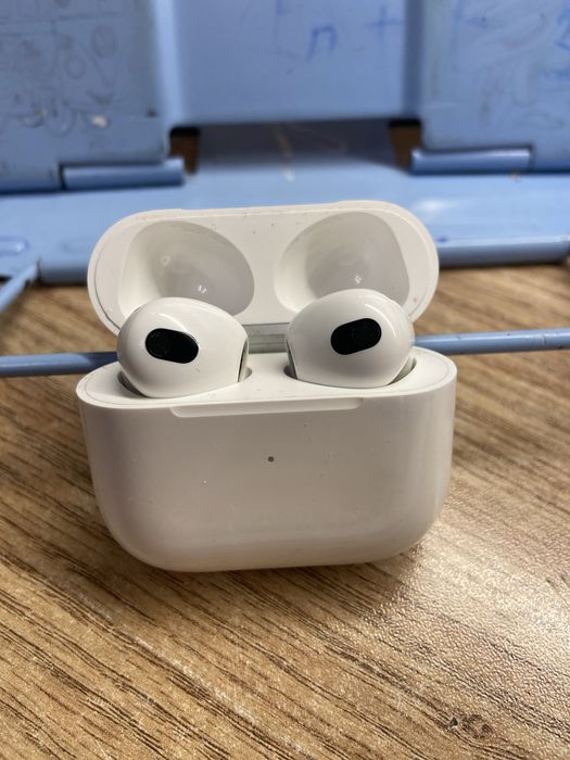 Airpods 3 2022. В хорошем состоянии