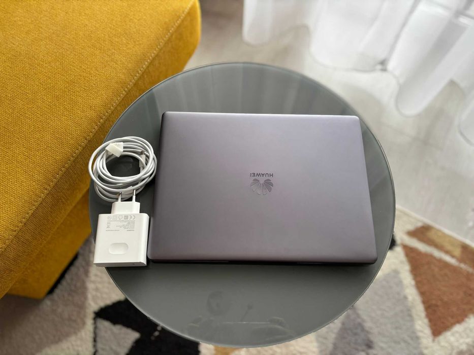 Laptop Huawei MateBook 13, i5, 8GB RAM, SSD 256GB, ecran 2K