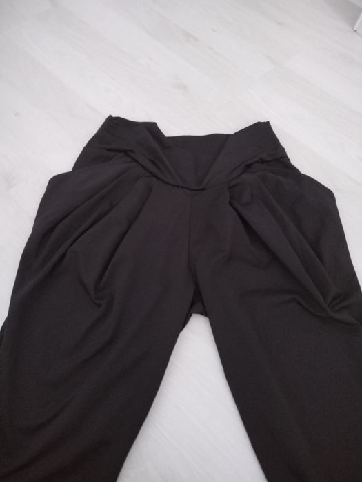 Pantaloni negri dama cu buzunare și pense laterale S