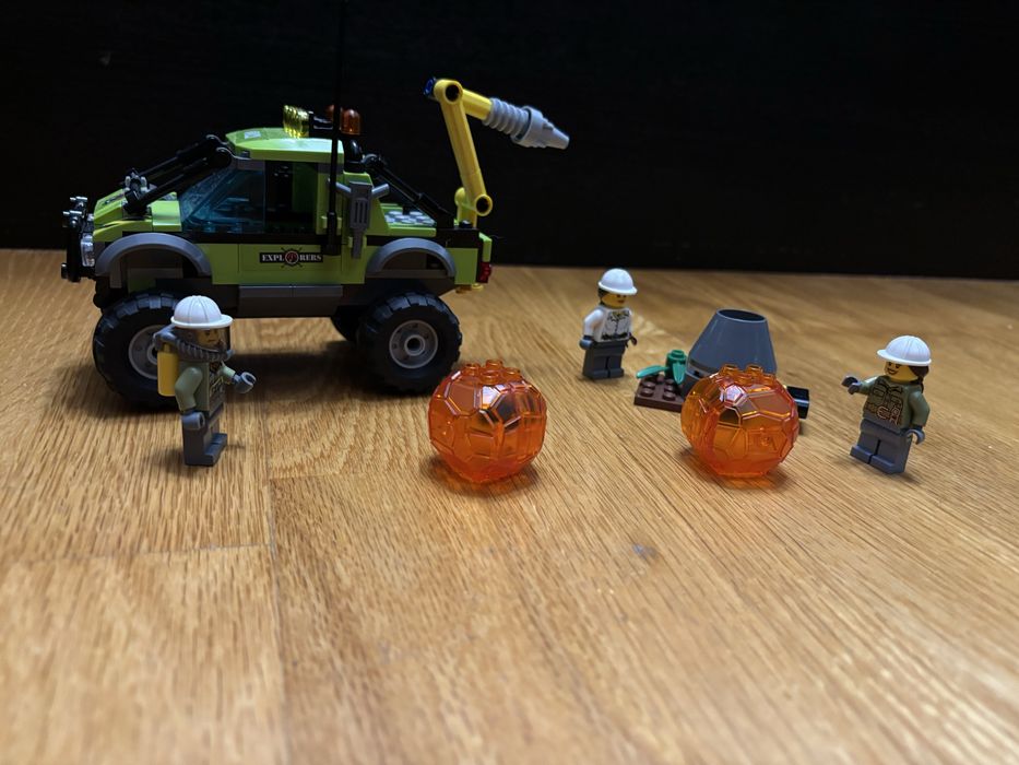 LEGO trei seturi de explorare a vulcanului 60121, 60122 si 60123