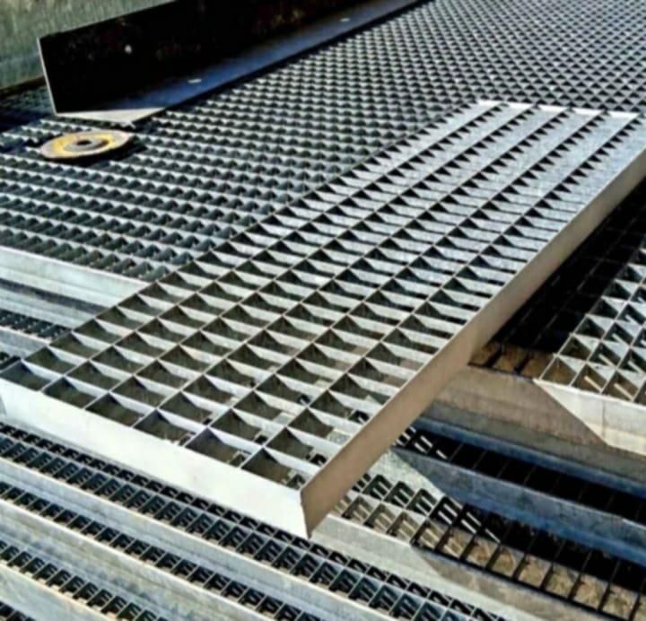 Trepte zincate galvanizate