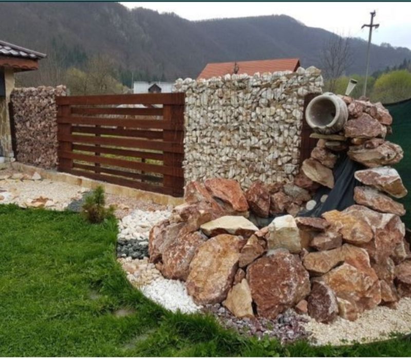 Piatra rotunjita alba gri rosiatica si colturoasa decorativa bolovani