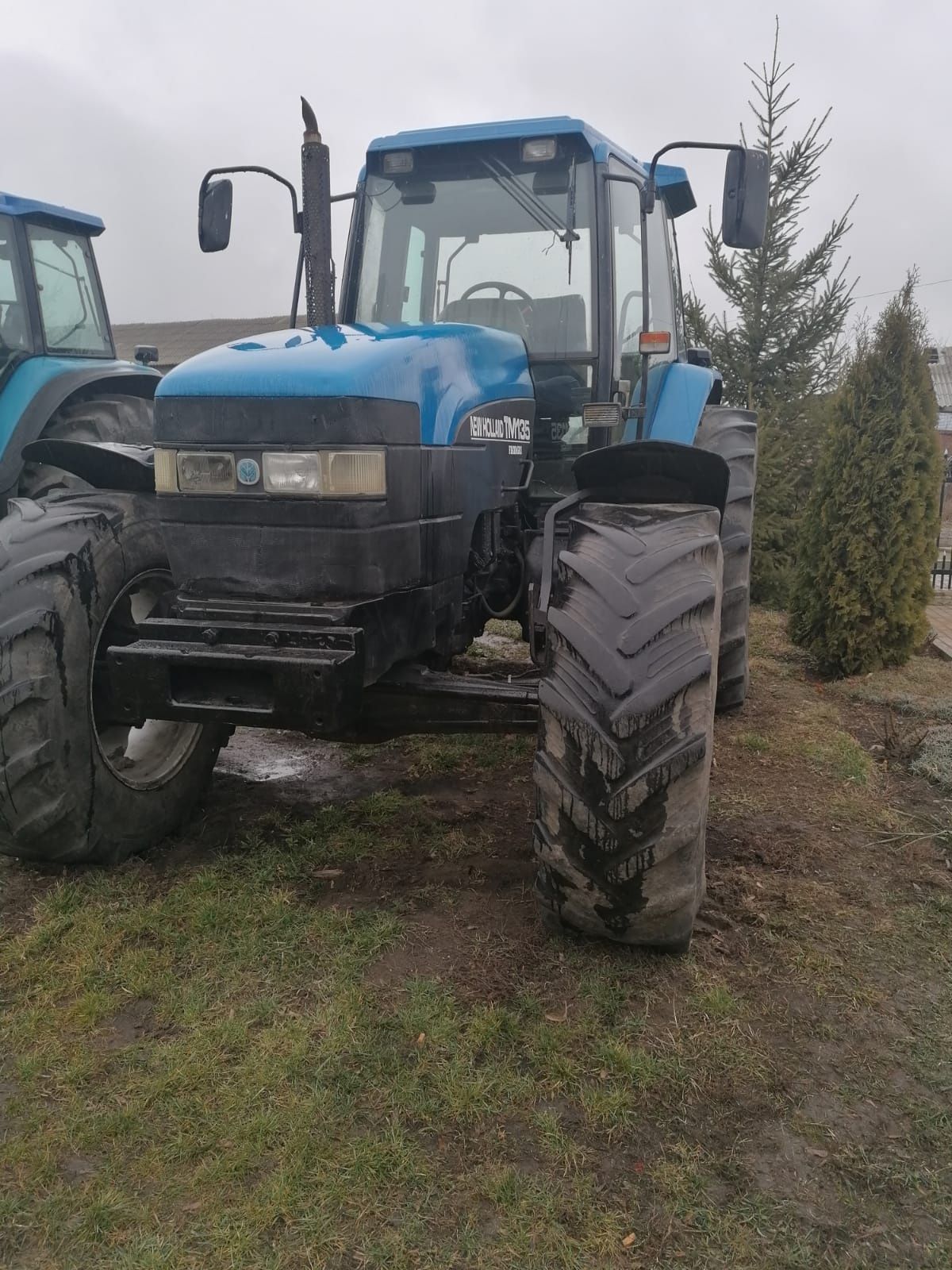 Dezmembrez Tractor New Holland TM-135