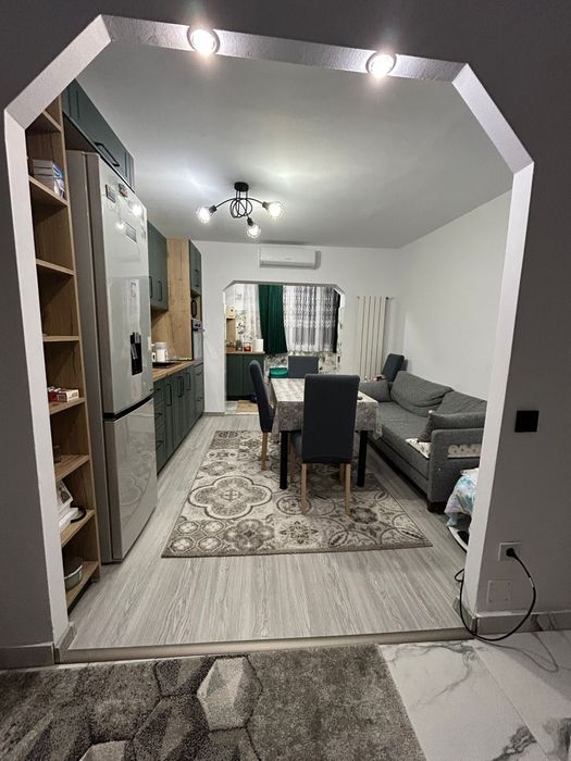 Vand apartament cu 2 camere
