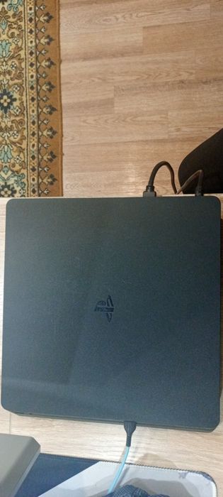 Продам PlayStation 4