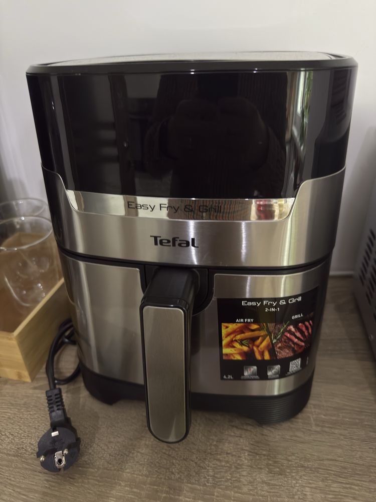 Vand AirFryer Tefal ca NOU