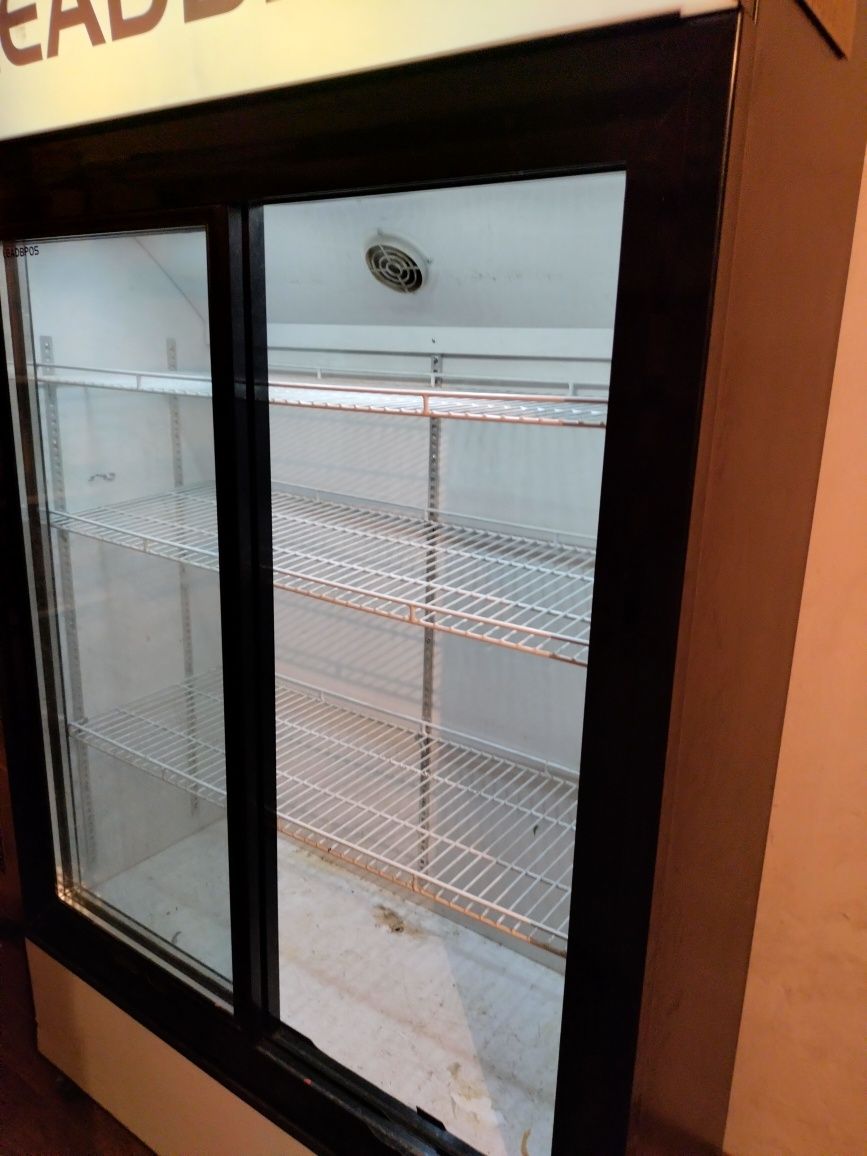 Холодильник для магазина