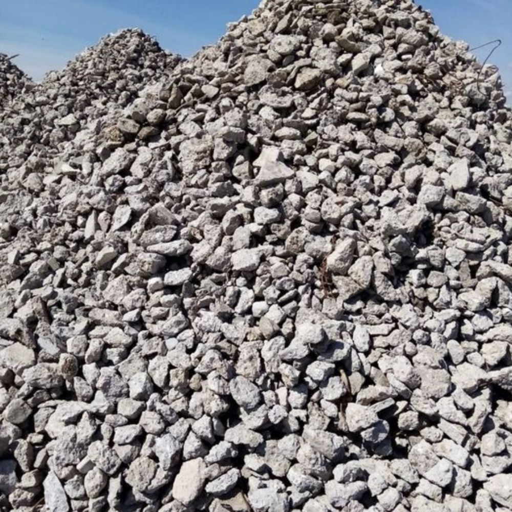 Pamant negru vegetal ,nisip,orice tip de agregat de balastiera,piatra