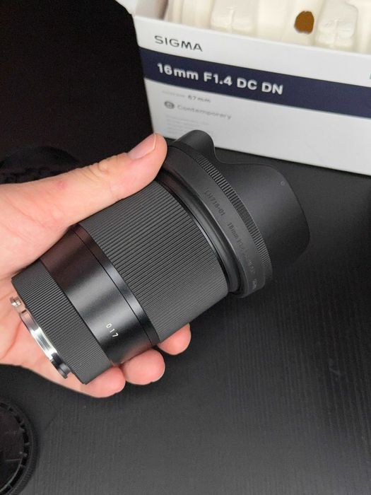 Sigma 16mm F1.4 DC DN | Contemporary за Sony E-Mount – Топ Състояние!