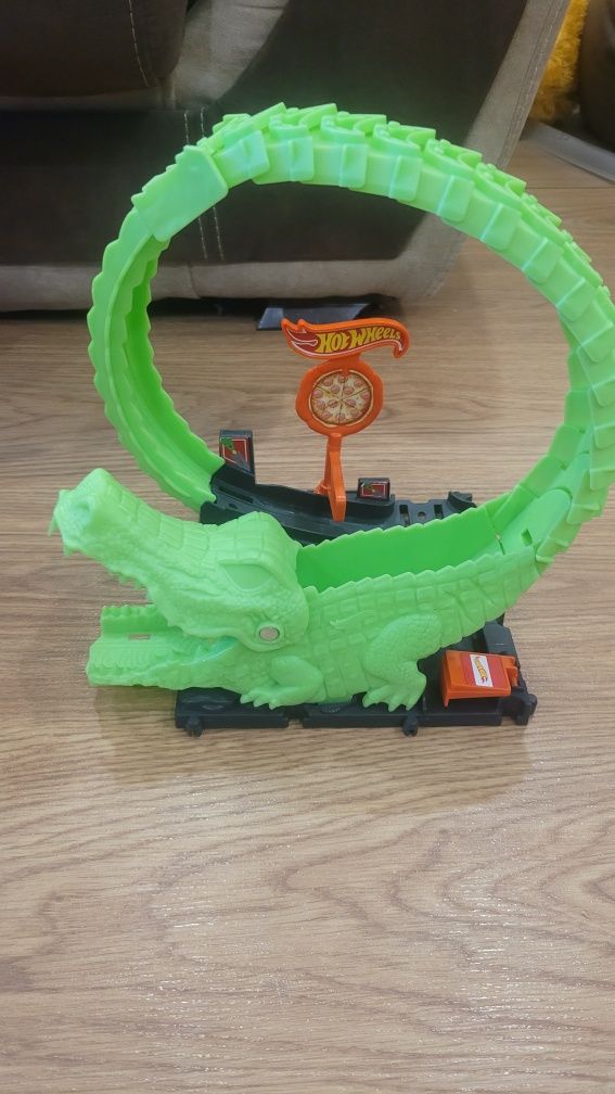 Писти на хот вилс Hot Wheels