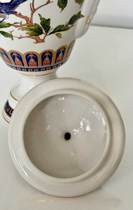 Винтидж порцеланова амфора / ваза с капак