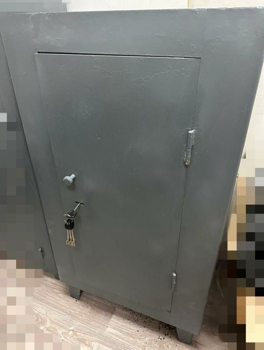 Продам металлический сейф