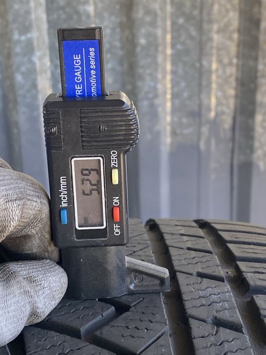 215/55/17 Зимни Континентал