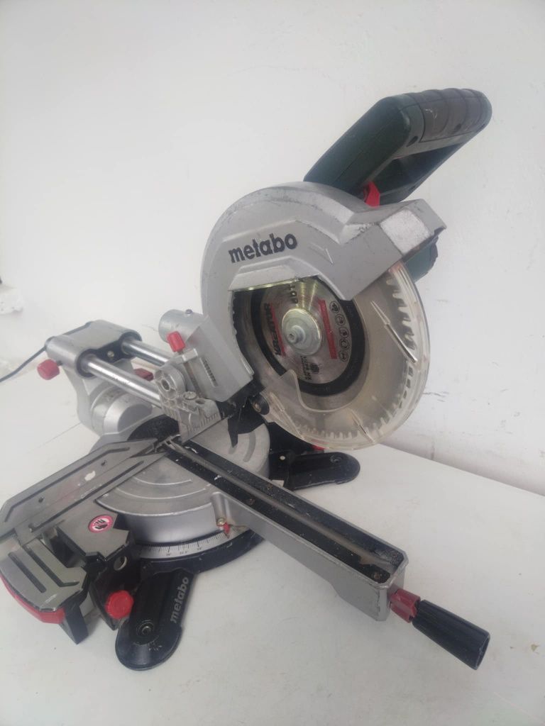 Герунг потапящ циркуляр с изтегляне ø216mm 1500W METABO KGS 216M, лазе