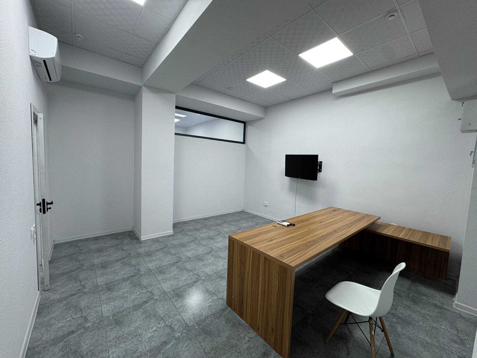 Сдаётся офис 70 квадратов в центре города