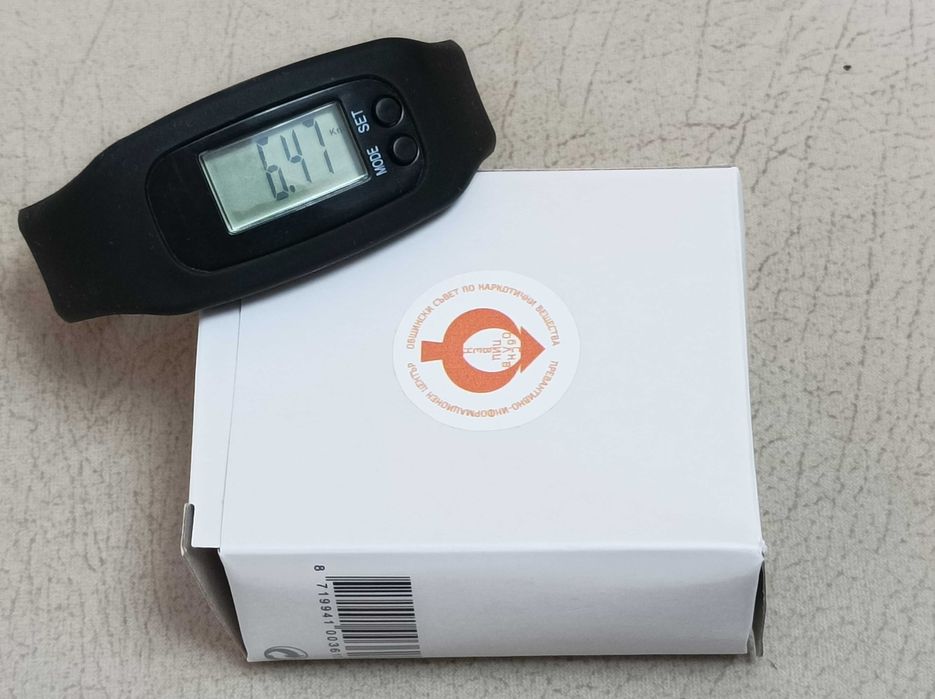 Гривна педометър.