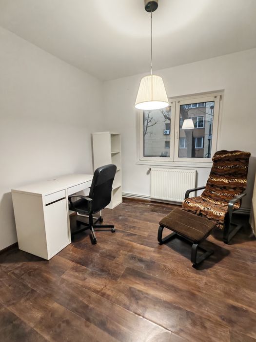 Închiriez apartament 4 camere