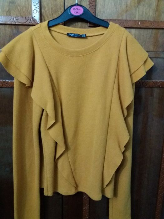 Pulover Bershka cu volane, mustar