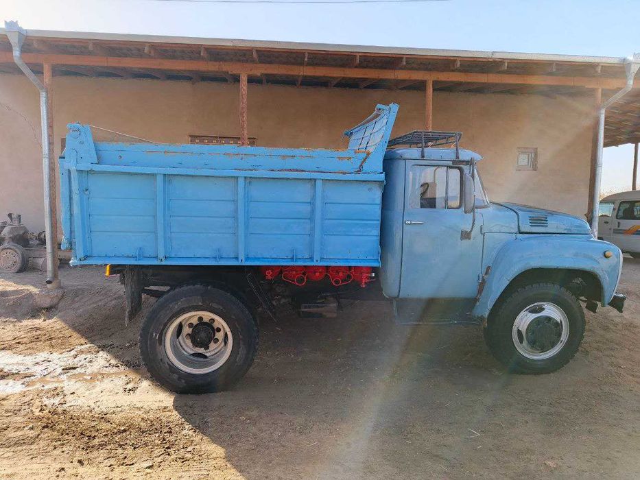 Зил (самосвал) Ишлаб чиқарилган йили 1988 йил. Техник ҳолати соз.