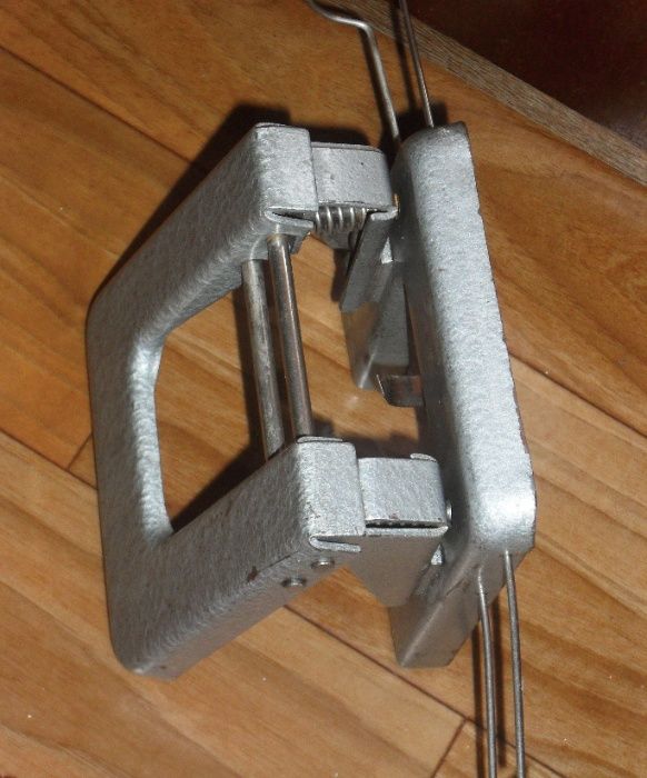 ПРОДАМ БОЛЬШОЙ СОВЕТСКИЙ ДЫРОКОЛ ! Серый. В отличном состоянии! Винтаж